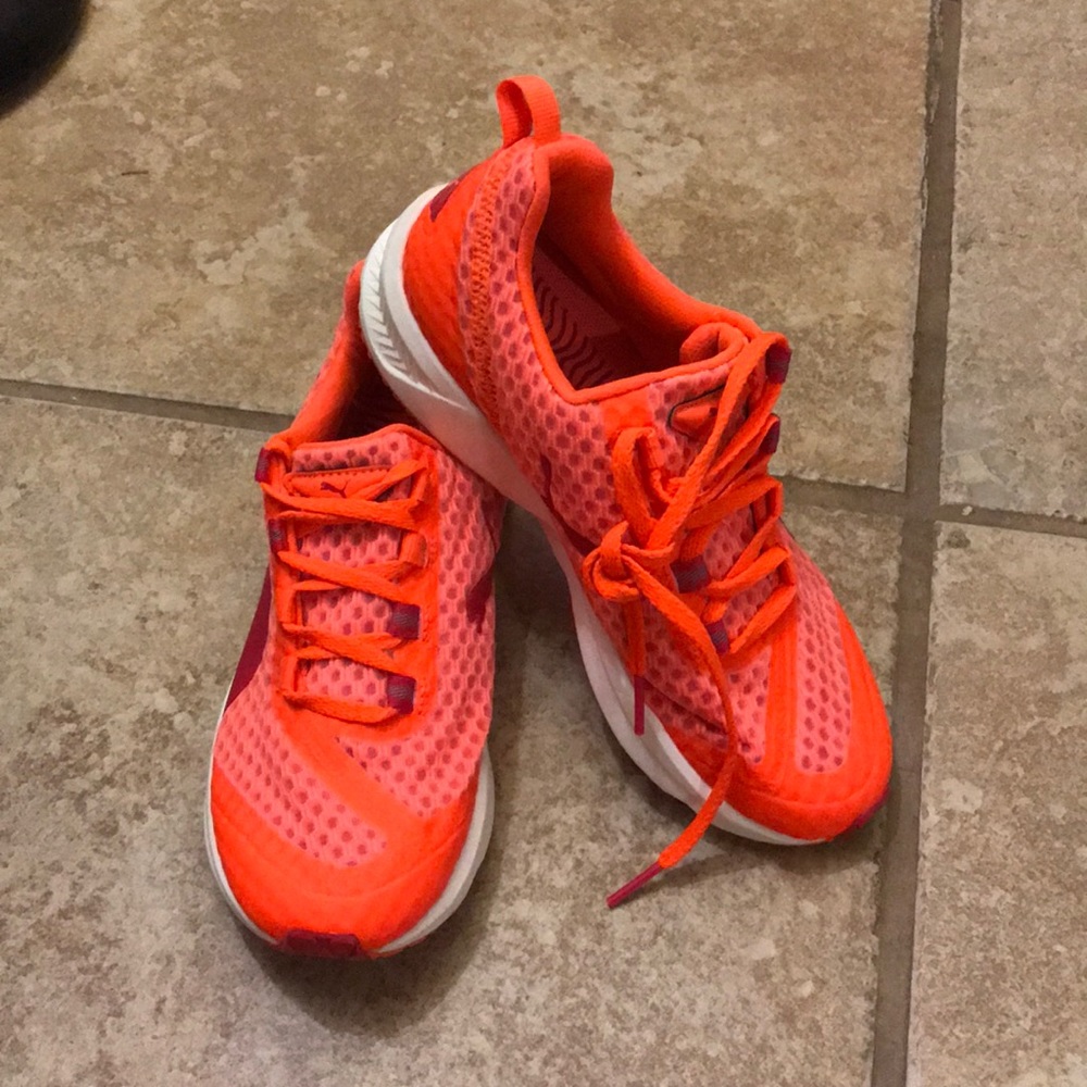 Puma tennis shoes